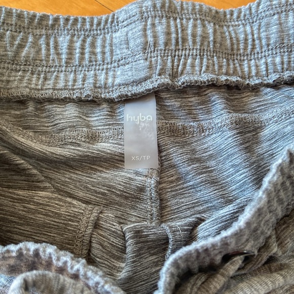 FREE with any purchase! Cropped lightweight joggers Hyba XS - Picture 6 of 6